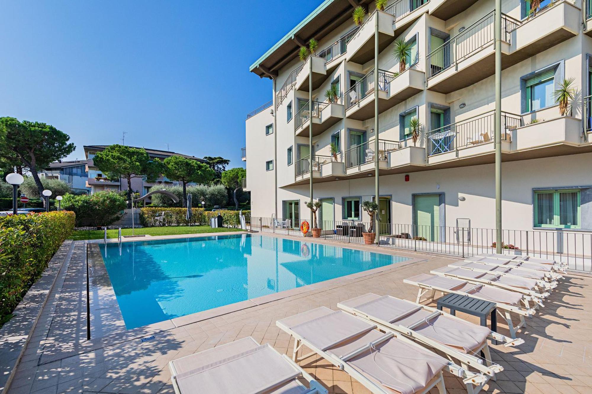 Residenza Miralago II By Wonderful Italy Desenzano del Garda Exterior foto